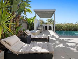 Salt Beach Escape - Coastal Reserve views and Pool