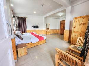 Singh Saab Rooms & Cafe