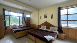 Singh Saab Rooms & Cafe