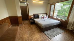 Singh Saab Rooms & Cafe