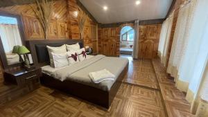 Singh Saab Rooms & Cafe