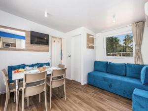 Mobile Home in Novalja near Pebble Beach 