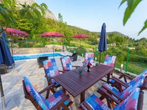 Villa in Tučepi with Pool near Seabeach