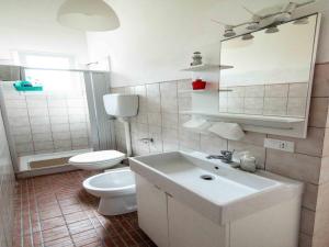 Seafront Apartment in Villa with Swimming Pool and Parking