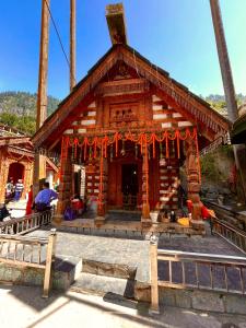 Hotel Valley of Vashisht - Scenic River & Mountain View Hotel in Manali