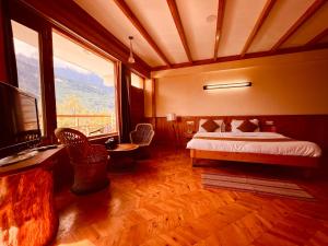 Hotel Valley of Vashisht - Scenic River & Mountain View Hotel in Manali
