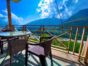 Hotel Valley of Vashisht - Scenic River & Mountain View Hotel in Manali