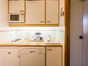 Studio rénové idéalement situé à Montchavin, proches pistes et commerces, avec balcon et parking gratuit - FR-1-329-22