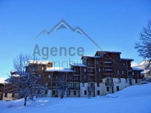 Studio rénové idéalement situé à Montchavin, proches pistes et commerces, avec balcon et parking gratuit - FR-1-329-22