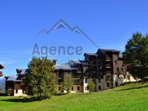Studio rénové idéalement situé à Montchavin, proches pistes et commerces, avec balcon et parking gratuit - FR-1-329-22