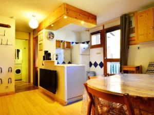 Charmant 2 pièces pour 5 pers. à 1 min. des pistes, balcon exposé SudOuest, Wi-Fi et parking gratuit - FR-1-329-55