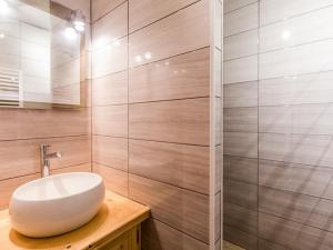 Studio rénové à Montchavin La Plagne, proche pistes et commerces, balcon, casier à skis, parking gratuit - FR-1-329-28