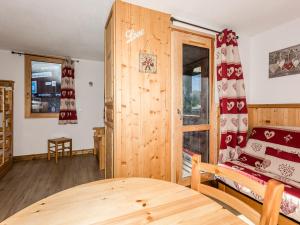 Studio rénové à Montchavin La Plagne, proche pistes et commerces, balcon, casier à skis, parking gratuit - FR-1-329-28