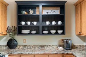 Exclusive Attraction Ticket Prices! Mountain Nest, Fire Pit, Hot Tub & Views