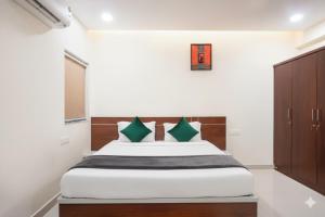 Hotel Urban Prime Near Yashoda Hospital, Hitech City