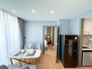 Bright 2BR Rawai Condo Pools Gym S5507