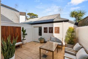 Beautiful Terrace Home with Courtyard