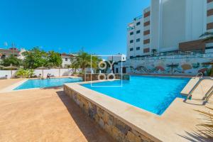 Cobalt Canvas Residence, Luxury Seaview Flat, by OYOOSTAYS