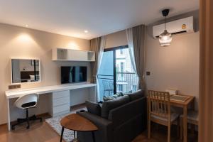 Bright 1BR X413 Desk Pool View