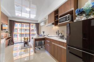 Chic 1BR Condo Steps from Nai Harn S311