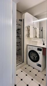 Violet Lux Apartment