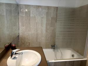 Spacieux - 6 personnes - WiFi - Terrasse - Clim