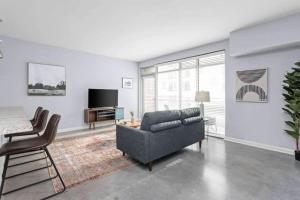 CozySuites l Dream 1BR, Monument Circle, Indy