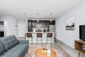 CozySuites l Dream 1BR, Monument Circle, Indy