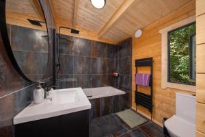Rushbrook Log Cabin with sauna