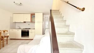 N079 - Numana, delizioso cielo-terra nel centro storico