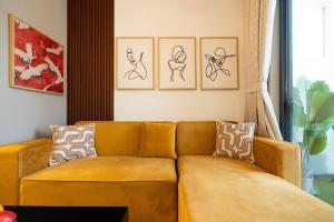 Stylish 1-Bedroom with Lake View in Business Bay