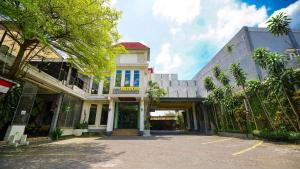 Novon Family Hotel by Tripletree