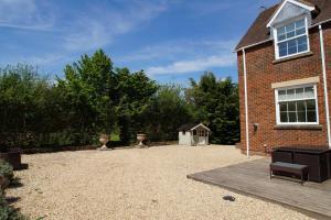 Lambourn House, Countryside Retreat for up to 26