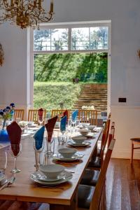 Lambourn House, Countryside Retreat for up to 26