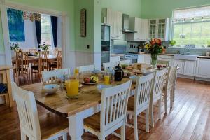 Lambourn House, Countryside Retreat for up to 26