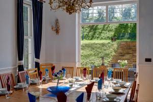 Lambourn House, Countryside Retreat for up to 26