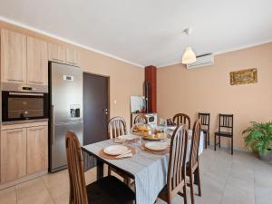 Villa in Neoric with Pool and Bubble Bath