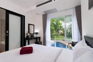 3-BR Condo Mountain & Pool view, Pool & Gym access - Kamala Hills G201