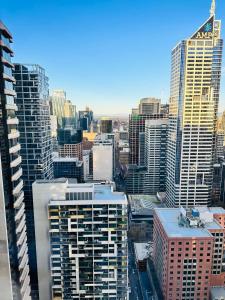 ADEK Apartments CBD -Free Parking, Pool, Gym & Sauna