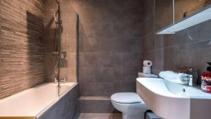 Stylish Liverpool Apartment with Parking & Balcony