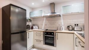 Stylish Liverpool Apartment with Parking & Balcony