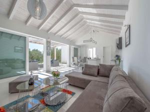 Villa in Debeljak with Pool near the Sea