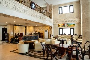 Aaron Riverview Hotel