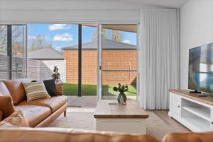 Stunning Seymour - 3 Bed 2 Bath - Amazing Location