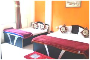 HOTEL N ASHIYANA PALACE - Near Kasi Vishwanath Temple #Fully Air Conditioning #Wi-Fi #Parking -Best Hotel In Varanasi Book Now