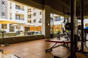 Heated Pool, Gym, Skyline Views & Natural Light - Cosy 1 bedroom in Kileleshwa