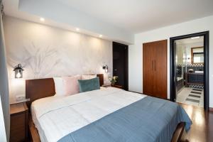 Spectacular River Views 2BR Flat - Top Location