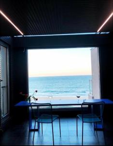 Seafront Luxury Studio with Panoramic Sea View, Sunny Beach