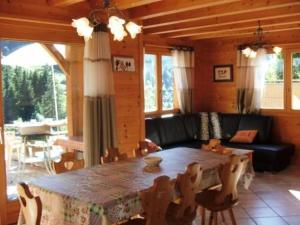 Chalet Le Rocher de la Serraz