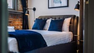 Central Warehouse Apt - Sleeps 8, Pet Friendly